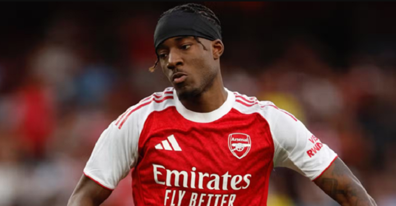 madueke-bi-chi-trich-dang-xau-ho-trong-dem-arsenal-vao-ban-ket-carabao-cup