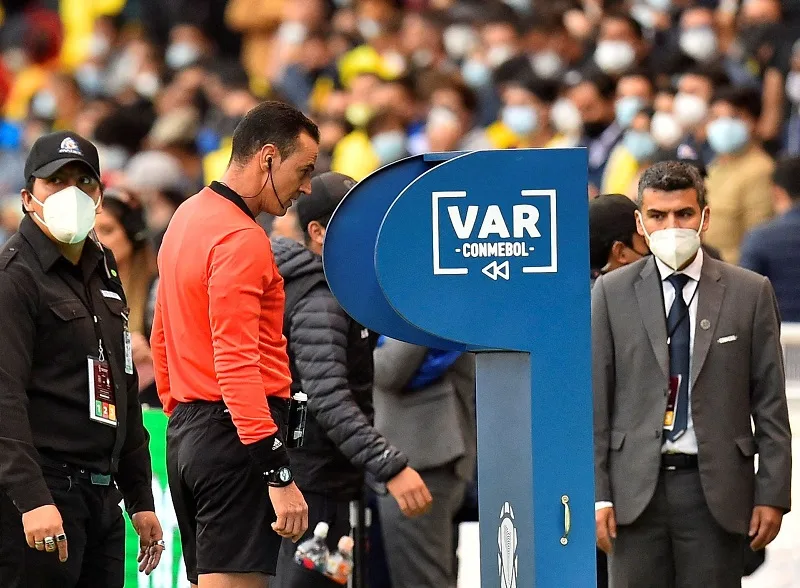 Luật bóng đá 11 người: Quy định chuẩn FIFA mới nhất 2026